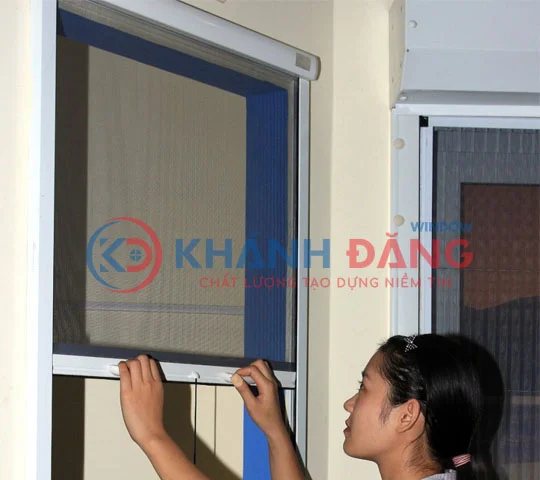 cửa lưới chống muỗi tự cuốn