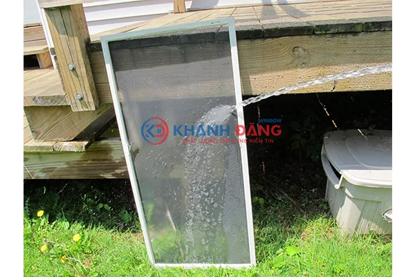 cách vệ sinh cửa lưới chống muỗi sạch sẽ